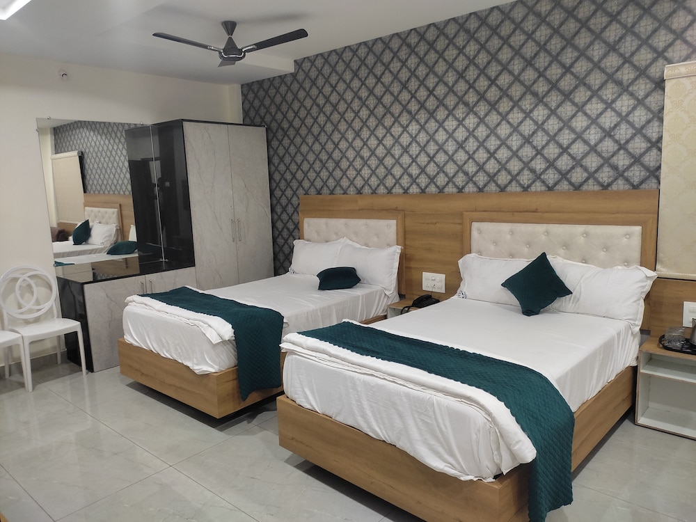 Hotel NVR Grand