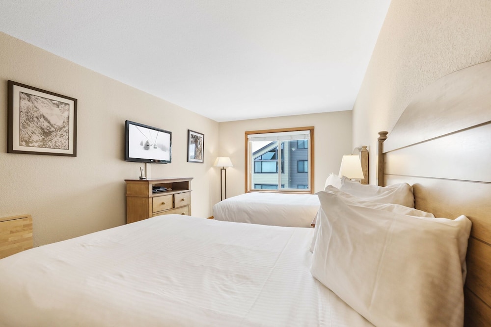 2 Bedroom Kirkwood Condo Across the Street from Village 2 Condo