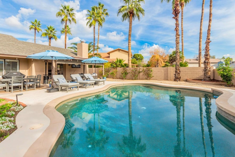Greenway Park Retreat Al-fresco Living Heated Pool