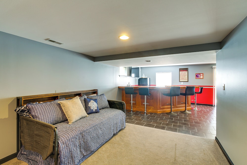 Sip, Soar & Explore: Spacious Union Home w/ Yard