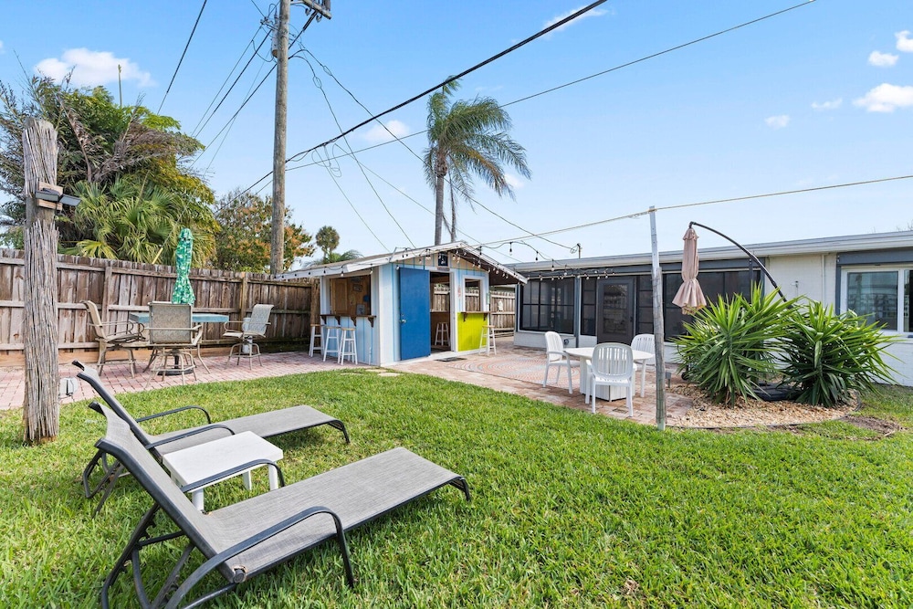 384 Harbor Drive