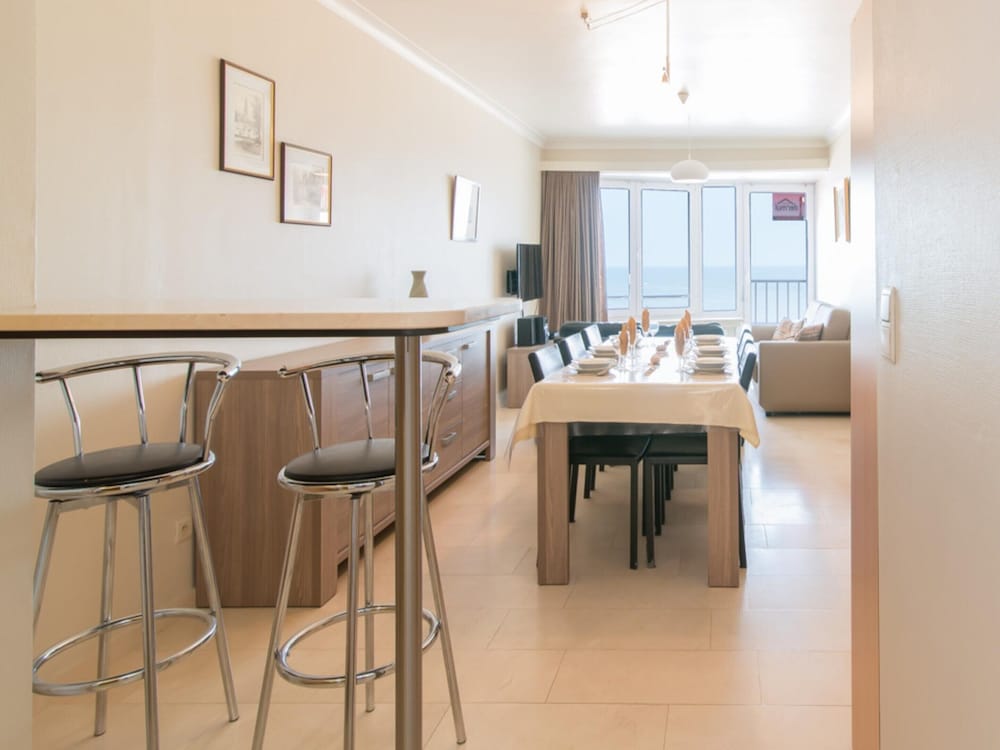 Apartment With Harbour Chanel View