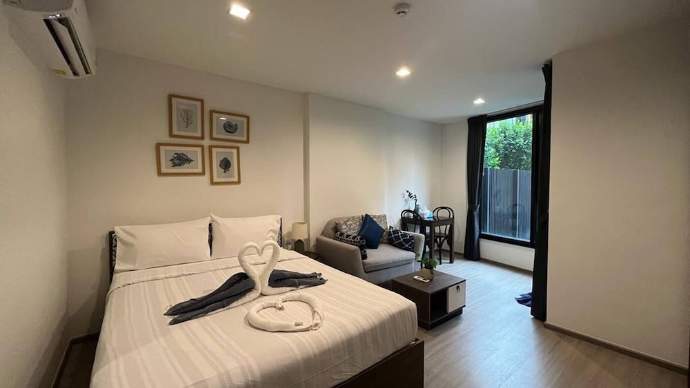 The Base - New Studio Great Location, Shared Pool