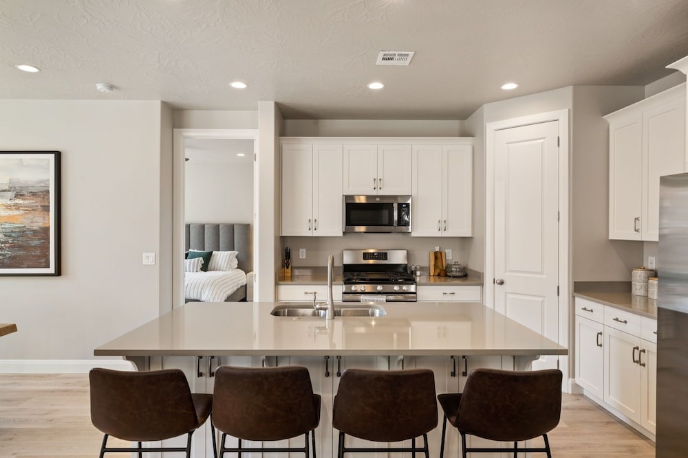 Grand Getaway 10 Bedroom Townhouse view 5