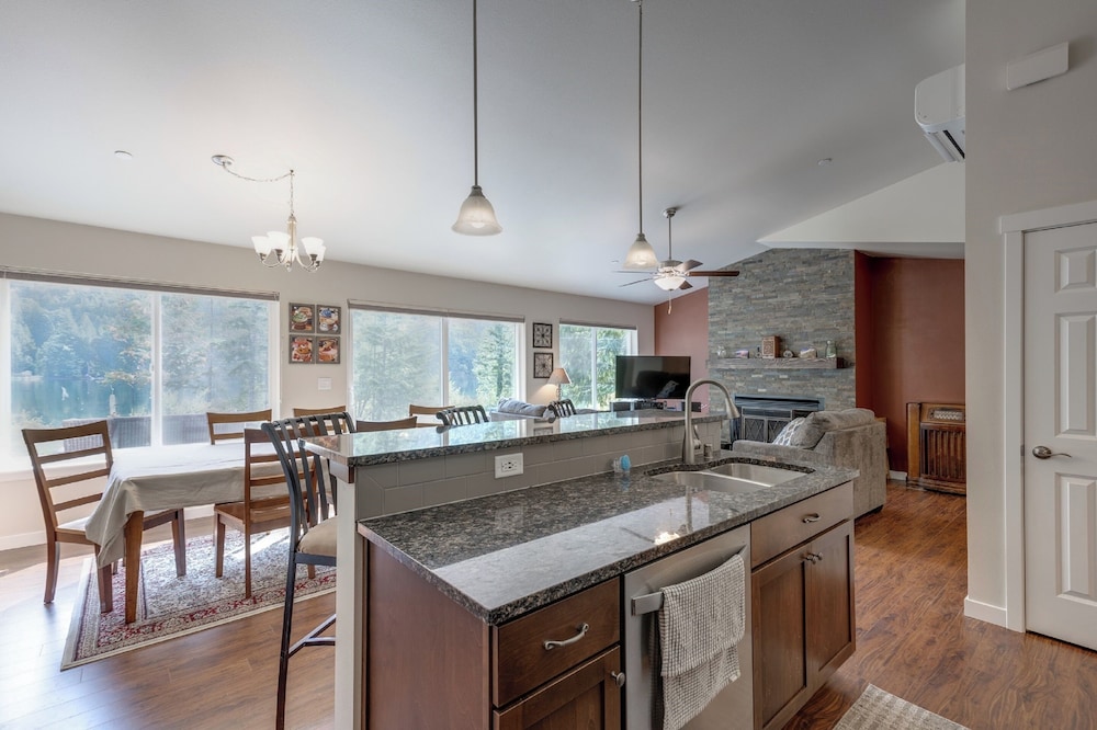 A Re-styled Single Story, 3-bedroom, 2-bath Ranch Style Cabin at Silver Lake