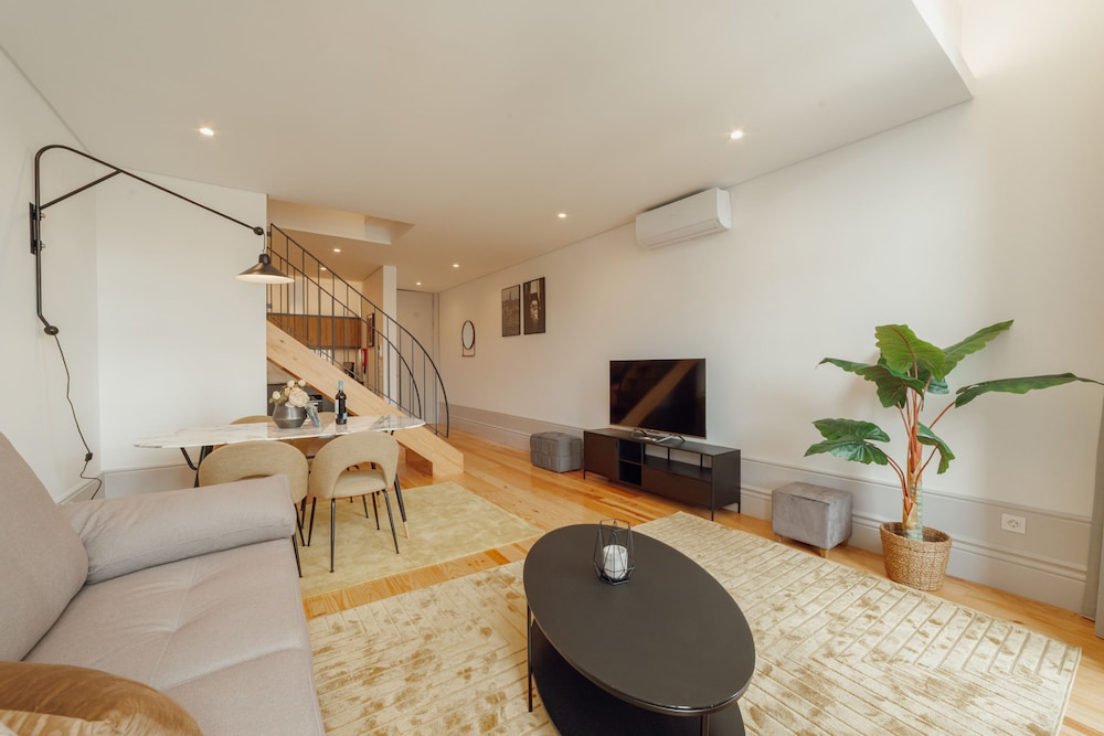 Heart OF Porto Apartment E Duplex by Vacationy