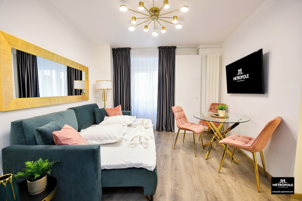 Metropole Apartments Central City