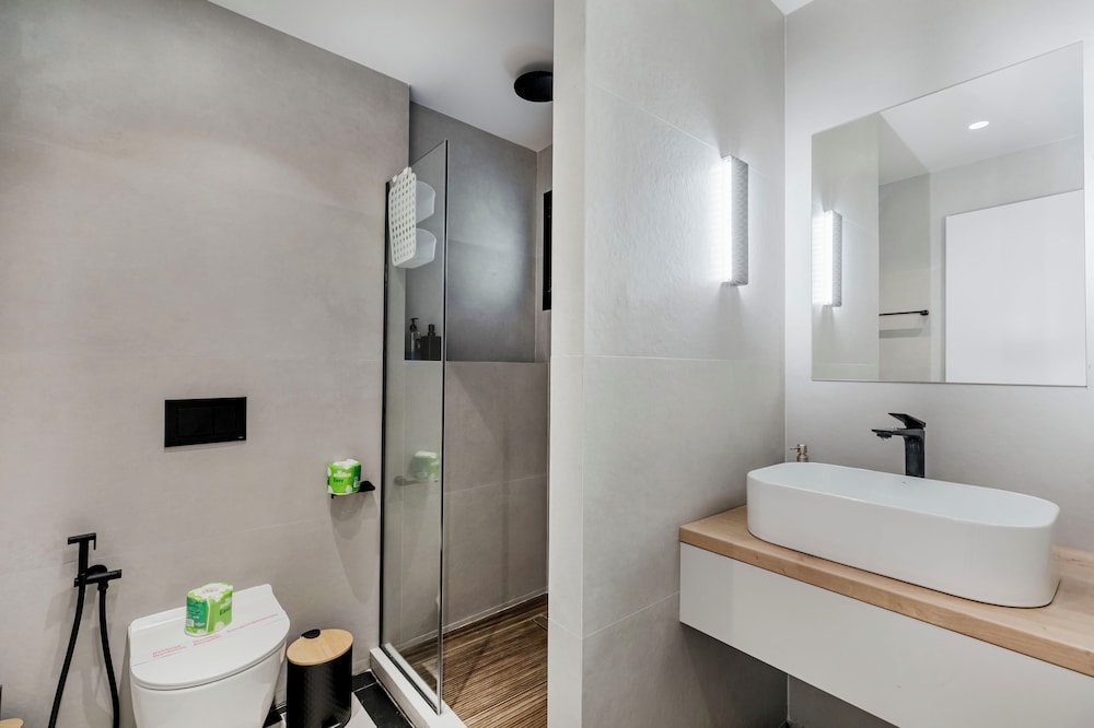 Bask - Chic 2 Bedroom Apt in Athens