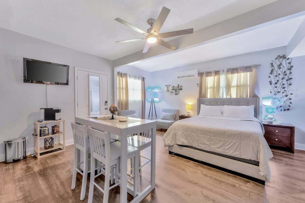 Cozy Suite Full Amenitie s pet Friendly