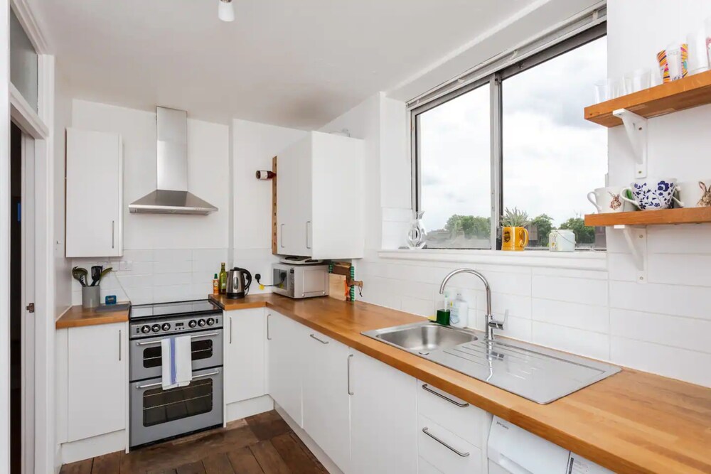 Relaxing 2 Bedroom Top Floor Apartment in Bethnal Green