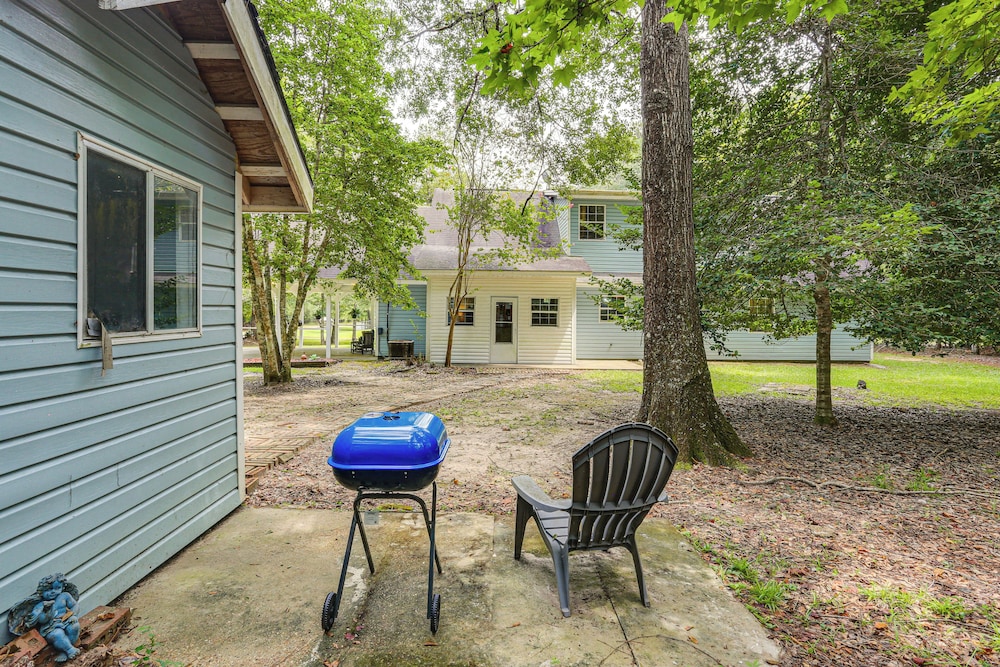 Relax By the Lake: Quiet East Texas Retreat