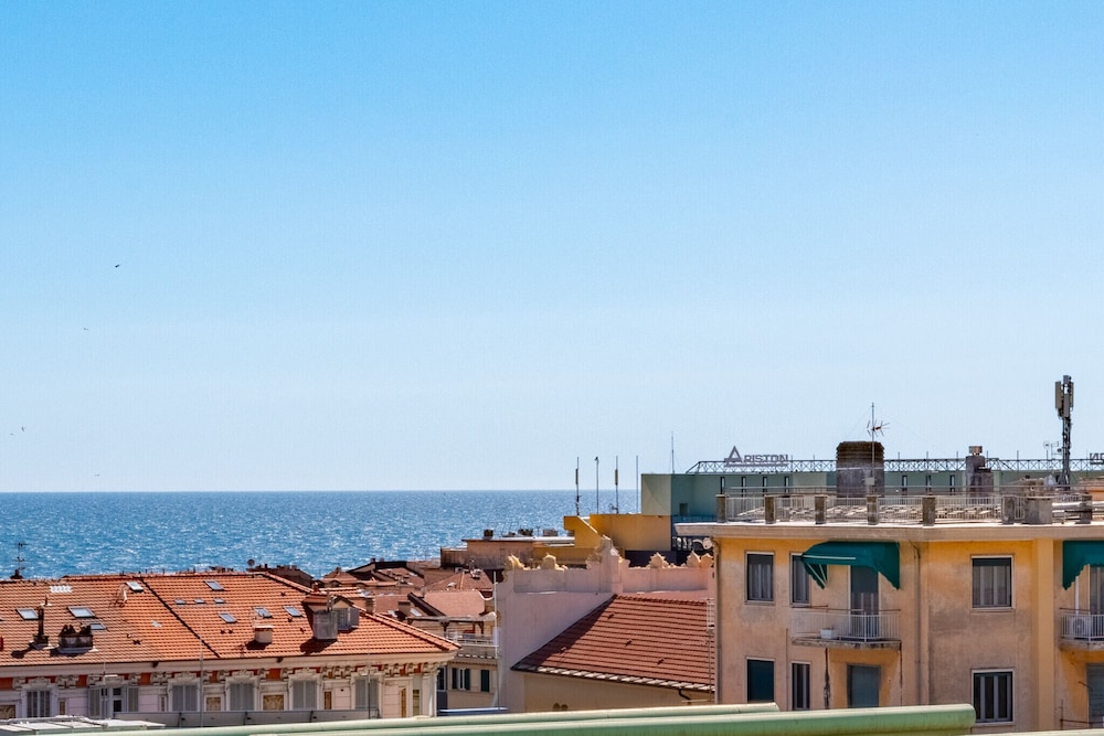 Sea View Central Apartment by Wonderful Italy