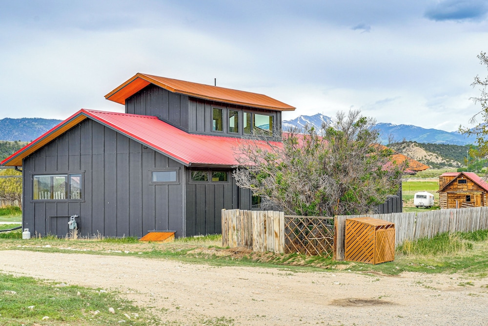 Stunning 14er Views! Private 6-acre Salida Retreat