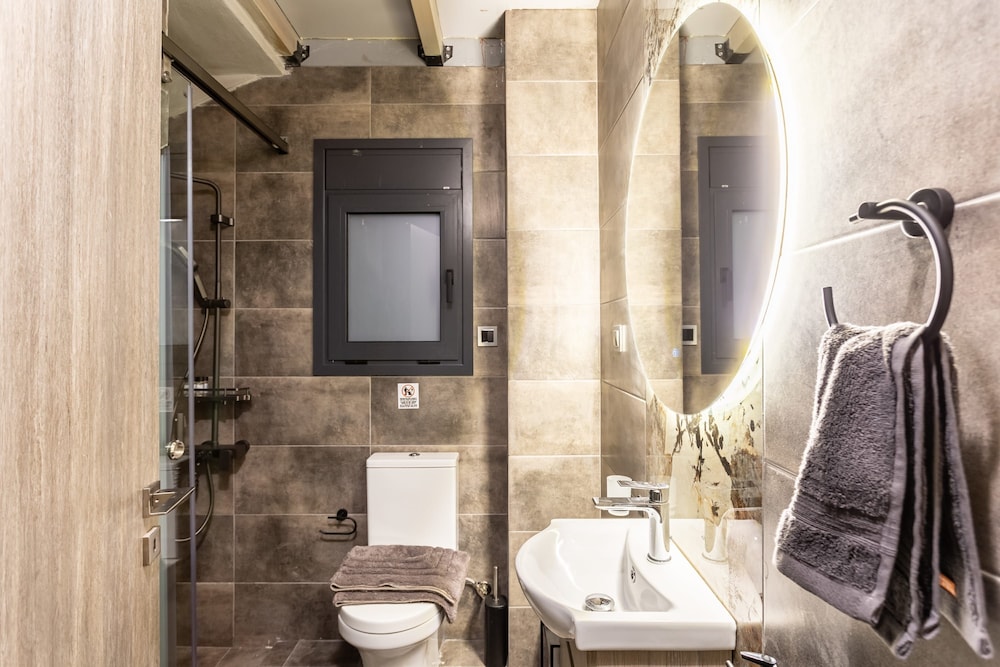 Ventiri Lofts - Luxury Duplex w Private Garden