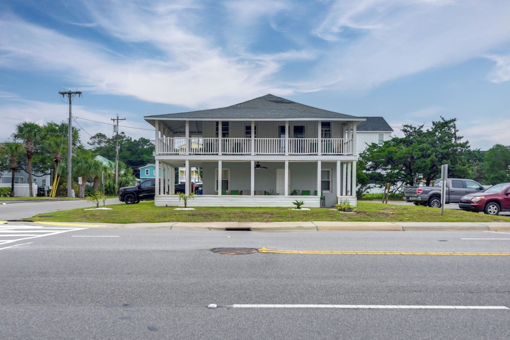 Walk to Shore: Home w/ Deck in North Myrtle Beach