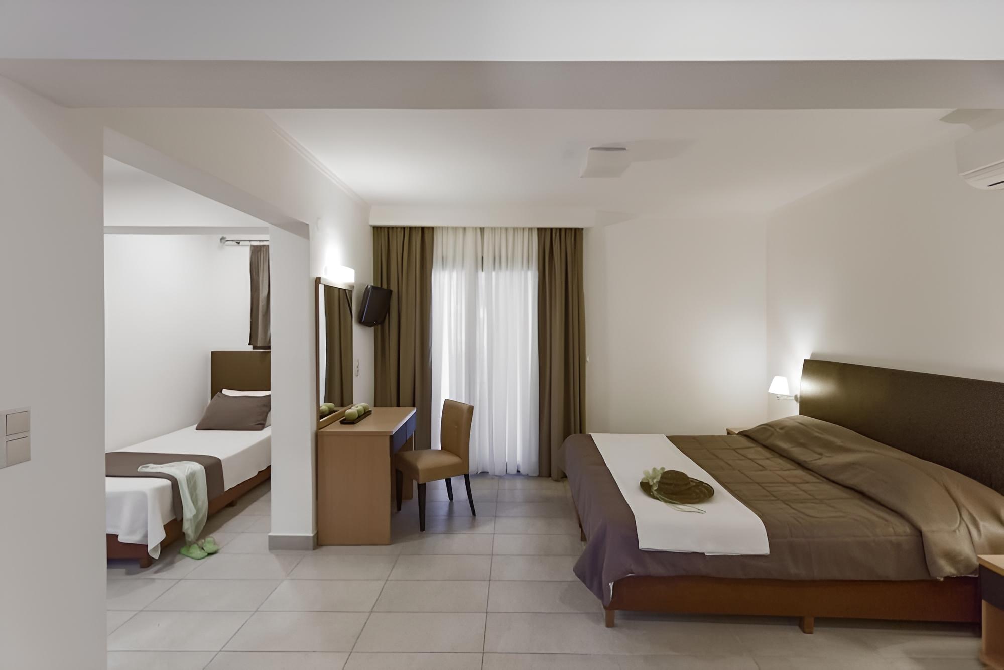 Lagomandra Beach Hotel