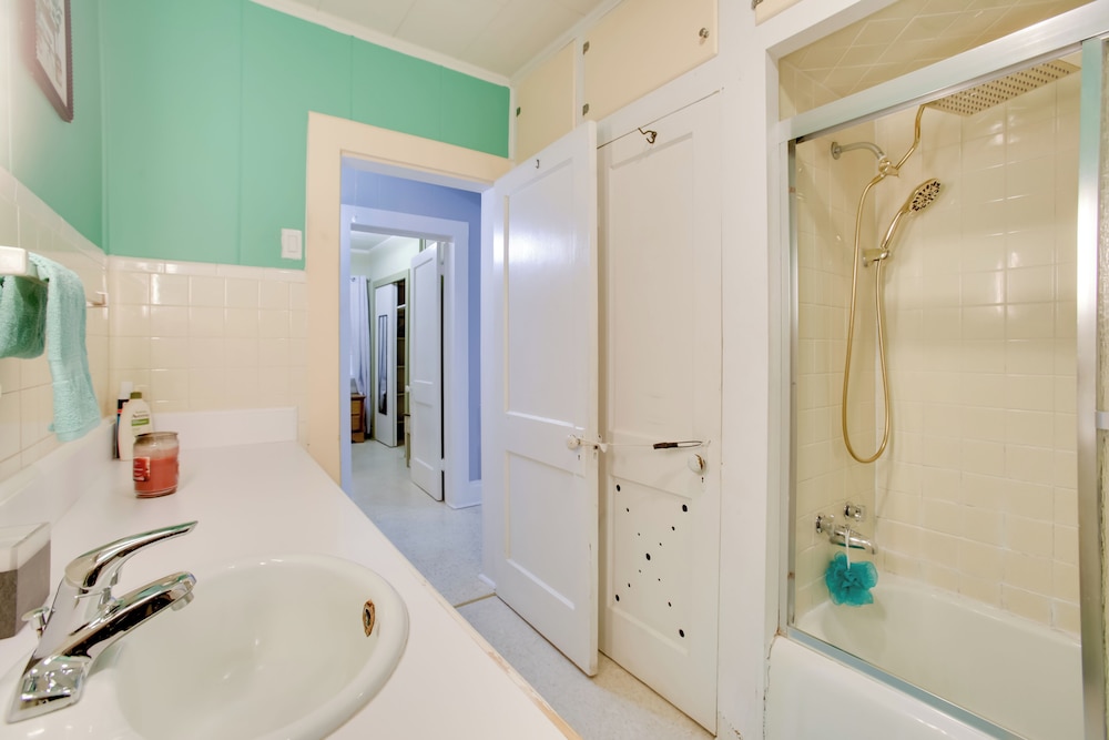 Walk to 1st Street: Family Home in Thibodaux!