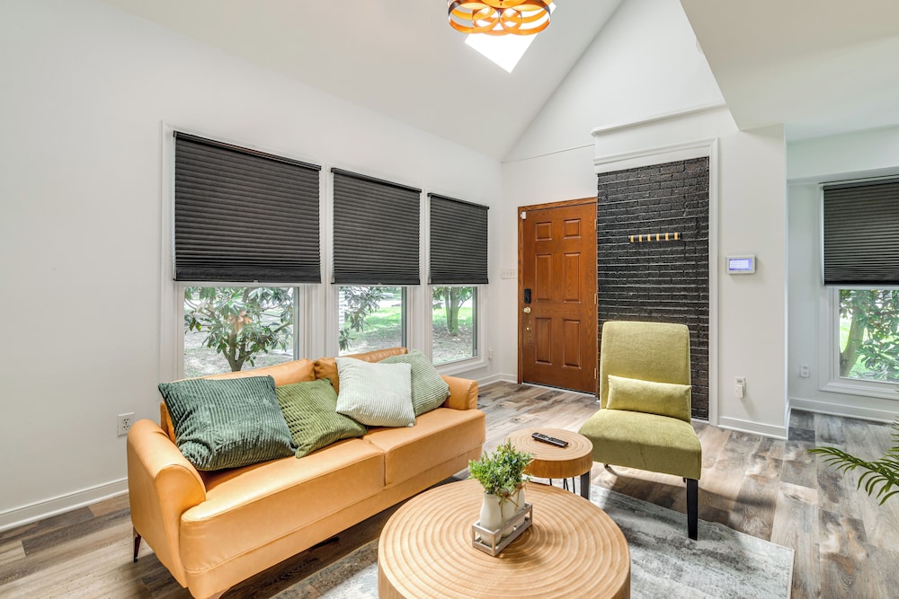 Game Room + Yard: Updated House in Chester!