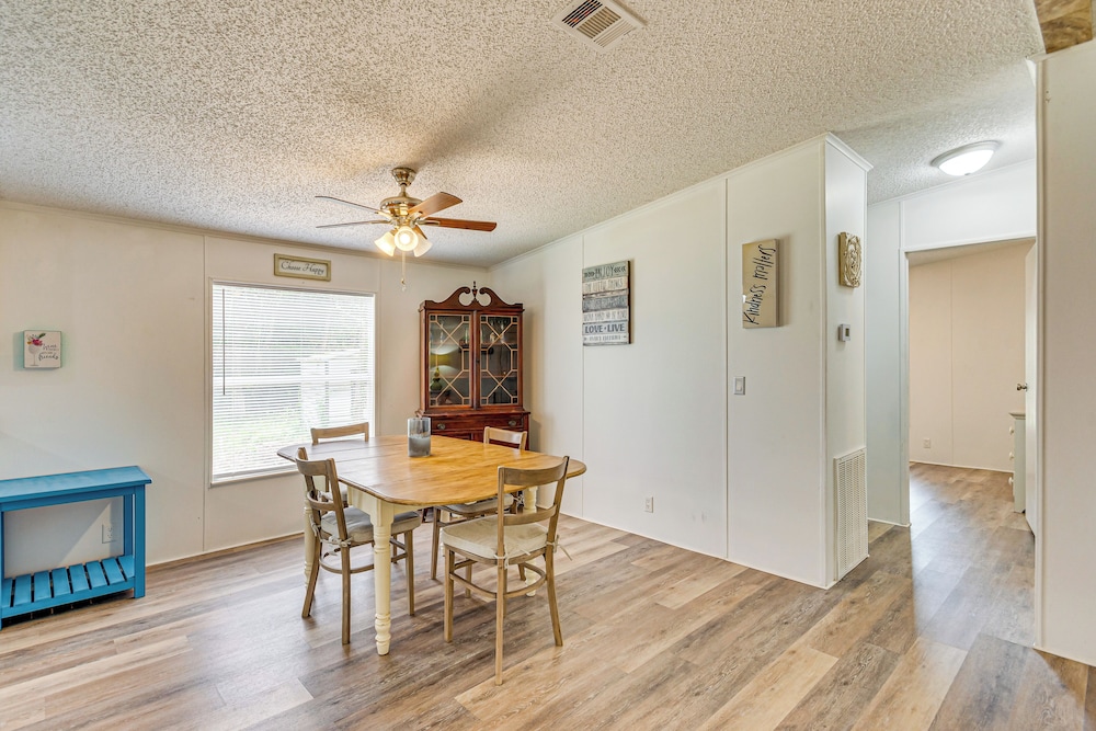 Home Near Navarre & Pensacola Beaches!