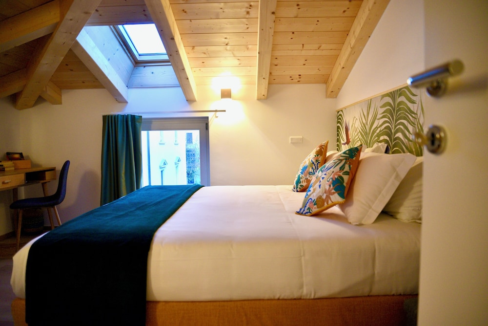 Nine Rooms Shared