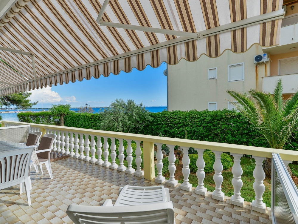 Apartment on Vir Island Near Sandy Beaches