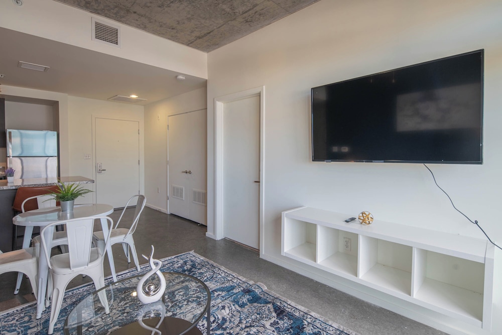 ROVE LIVING/KL - Roosevelt Point