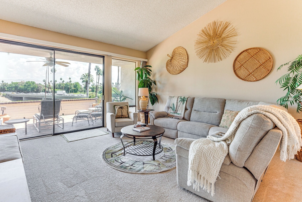 1 Mi to Shops on El Paseo: Condo w/ Pool Access!