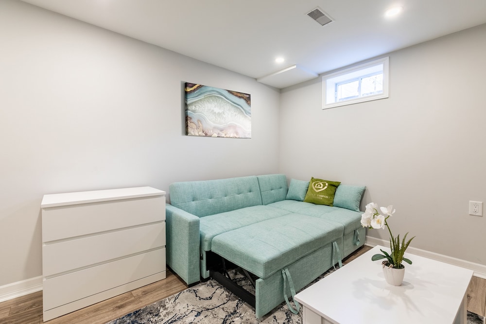 GLOBALSTAY. Modern 3-4 Bedroom Town - Image 2