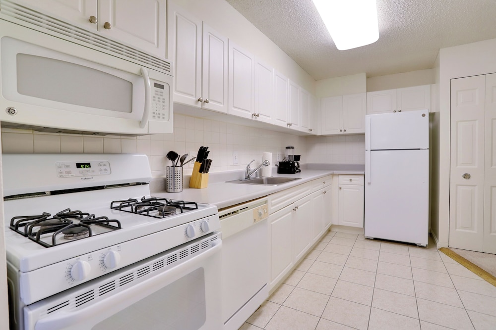 DC Airport Metroline Apartments