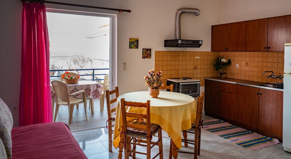 Lykoporia Beach Apartments