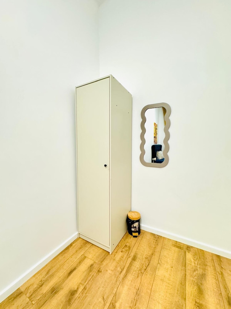 9BR Apt for 18P Walk to Augarten