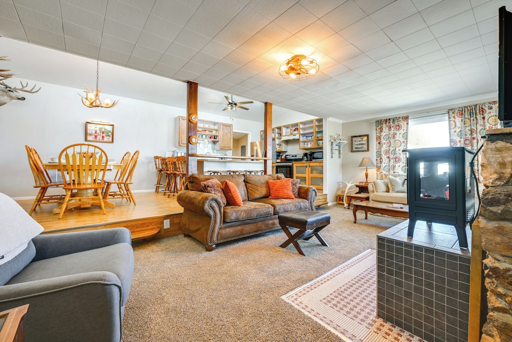 8 Mi to Hiking: Home w/ Patio in Dtwn Pioche