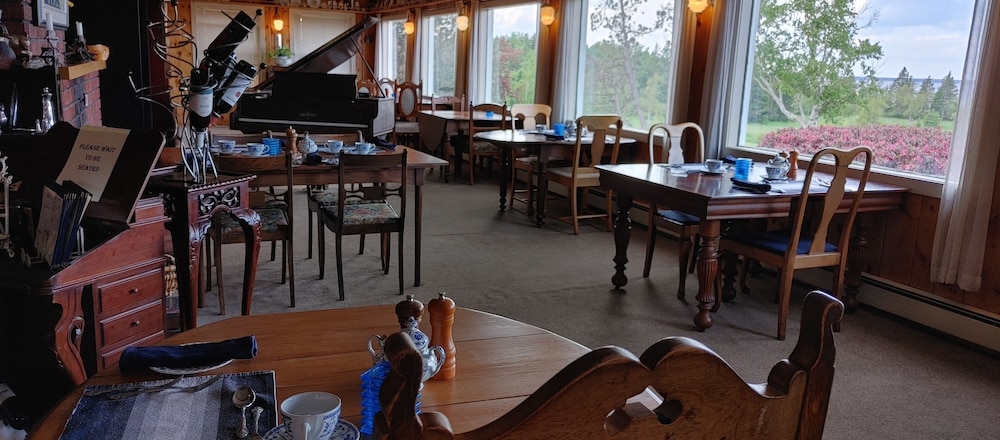 Amherst Shore Country Inn