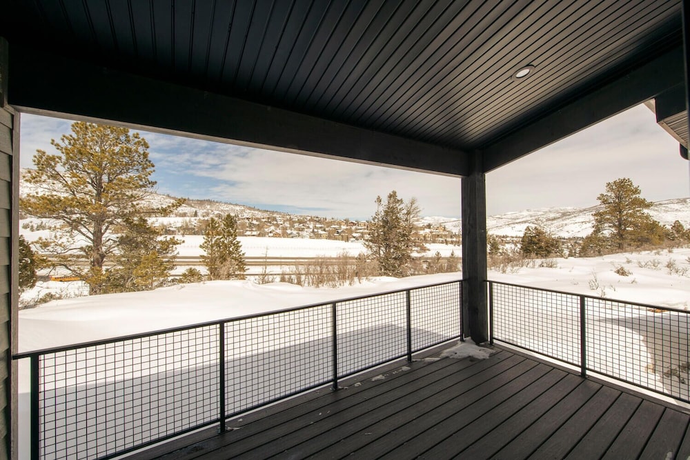 Luxury at Woodward by Lespri Management view 4