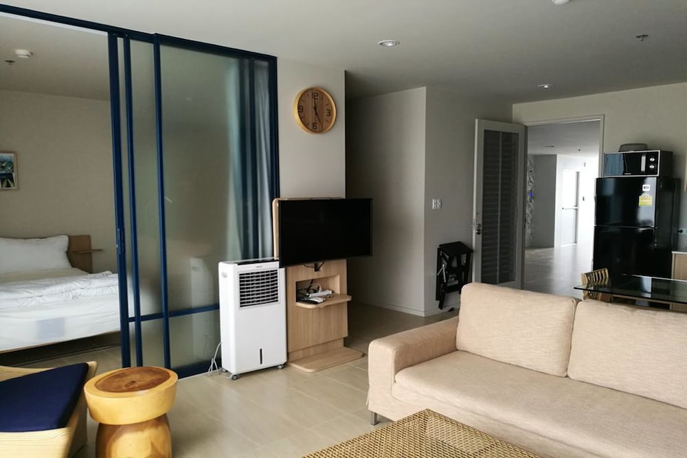Baan Thew Talay Blue Sapphire 353