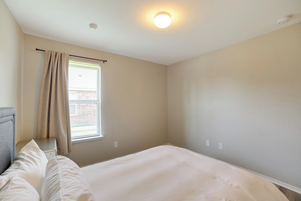 Quiet Suburban Home w/ Private Yard in Seagoville!