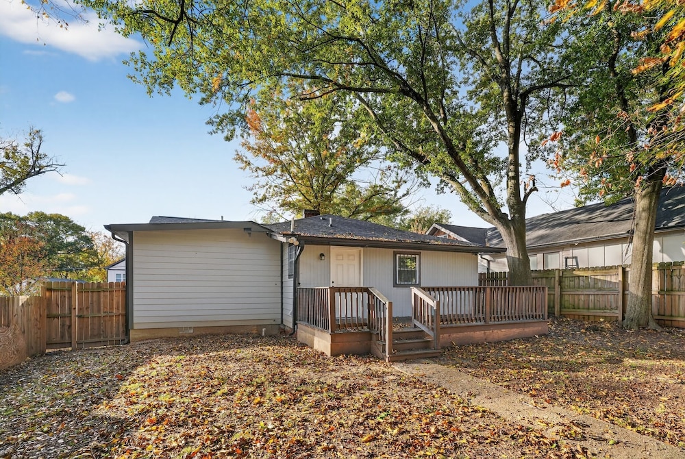 Spacious 4br Mozley Park Home With Fenced Yard 4 Bedroom Home
