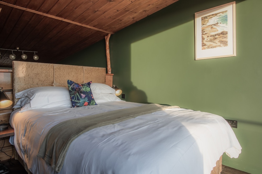 Tawny Lodge - 1 Bedroom - Blossom Farm view 3