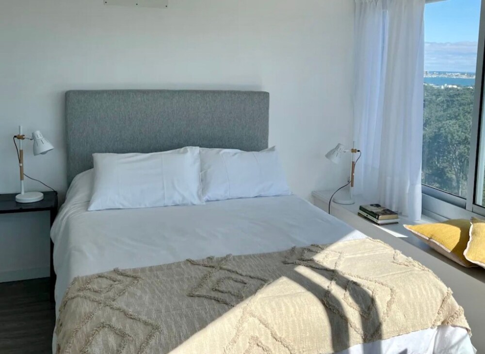 2 bed apartment Ocean Drive Country Bldg view 2