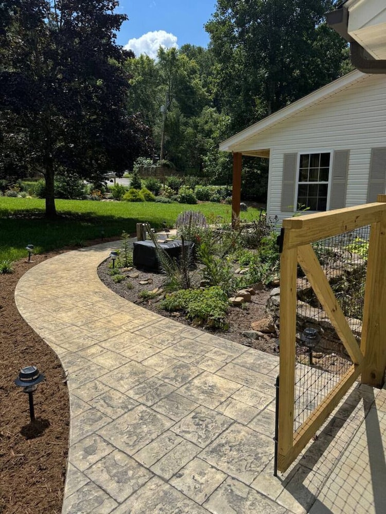 Creekside on Shope hot tub Fire pit