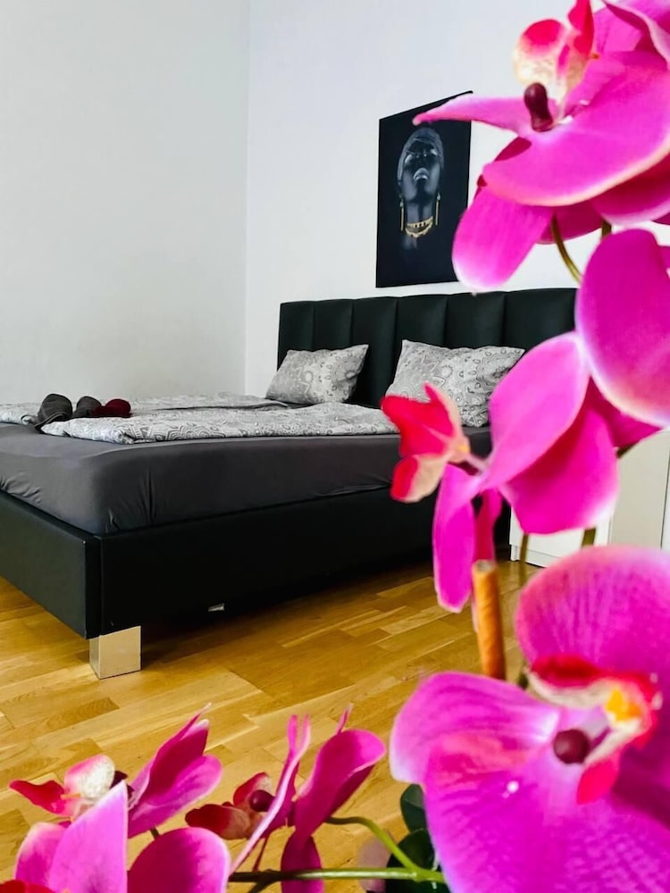 2BR Apartment Close to Stadthalle