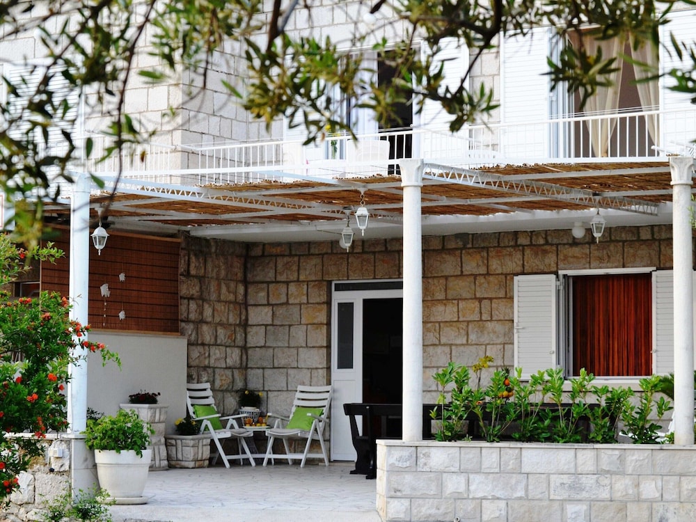 Apartments Lina - Three Bedroom Apartment With Two Balconies and Sea View