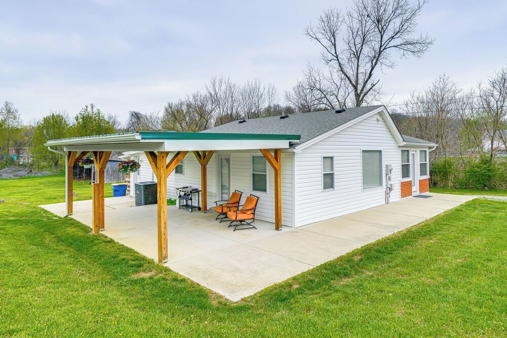 Peaceful Home w/ Patio on 30 Acres in Coxs Creek!