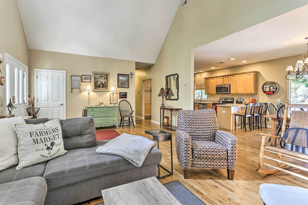 Pet-friendly Grand Pine Bush Retreat on 2 Acres! - Property Image 21