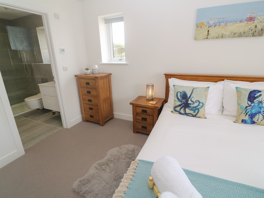 3 Praa Cove