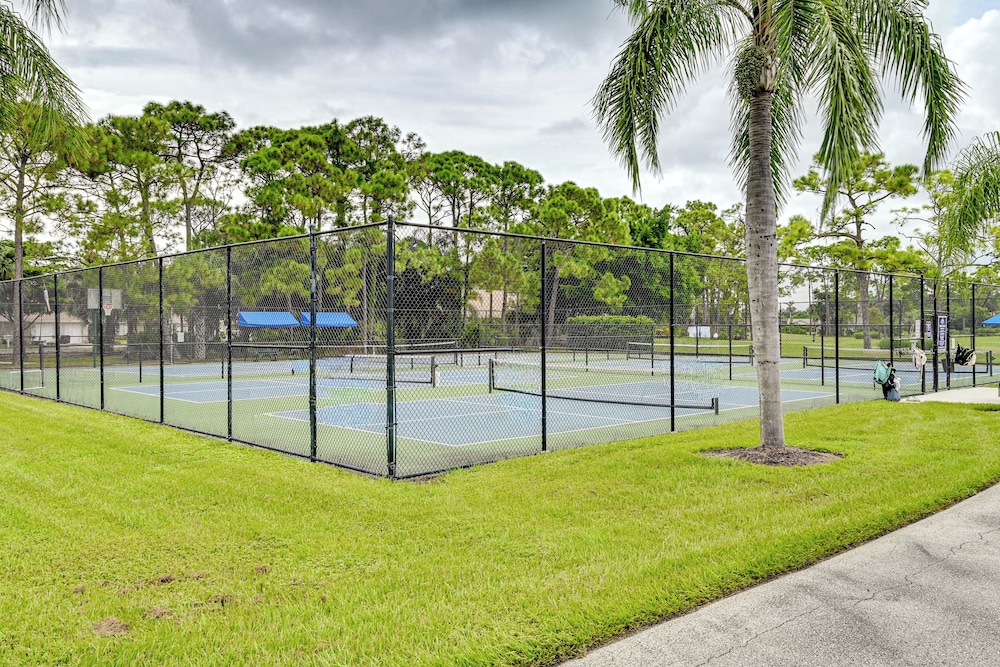 Extended Stay in Estero: Townhome w/ Lake Views!