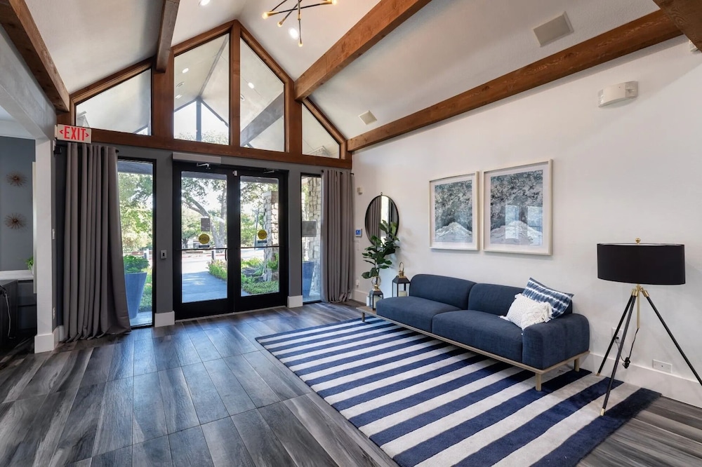Landing Apartments - Lewisville