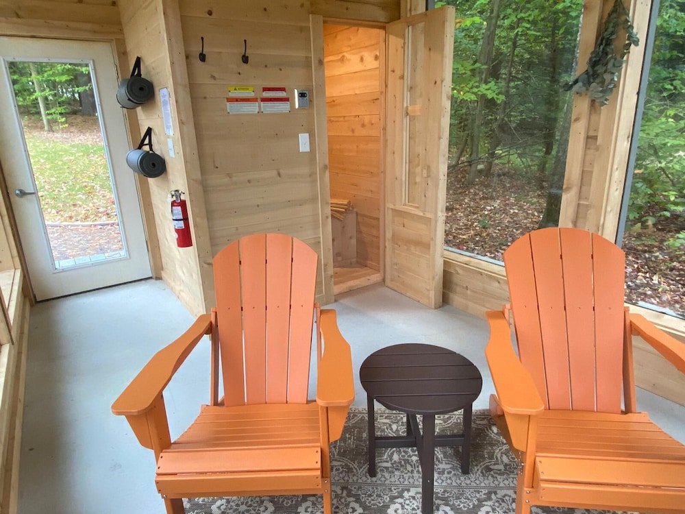 Brattleboro Vacations - Vermont Mirror House - Property Image 15