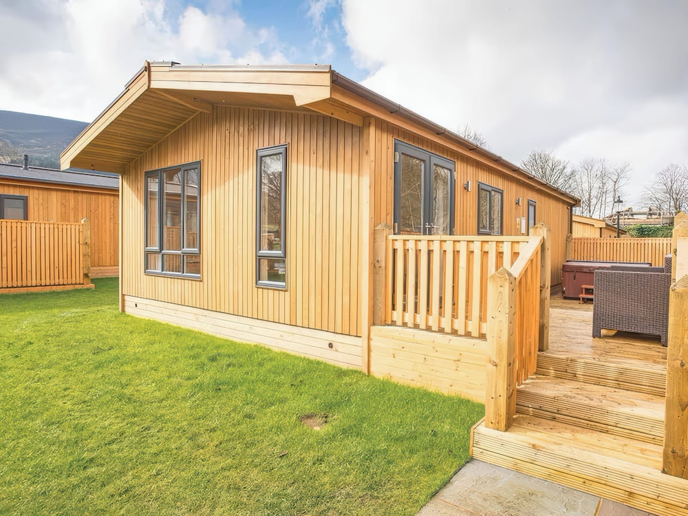 Dovestone Luxury Lodges - Pets Welcome