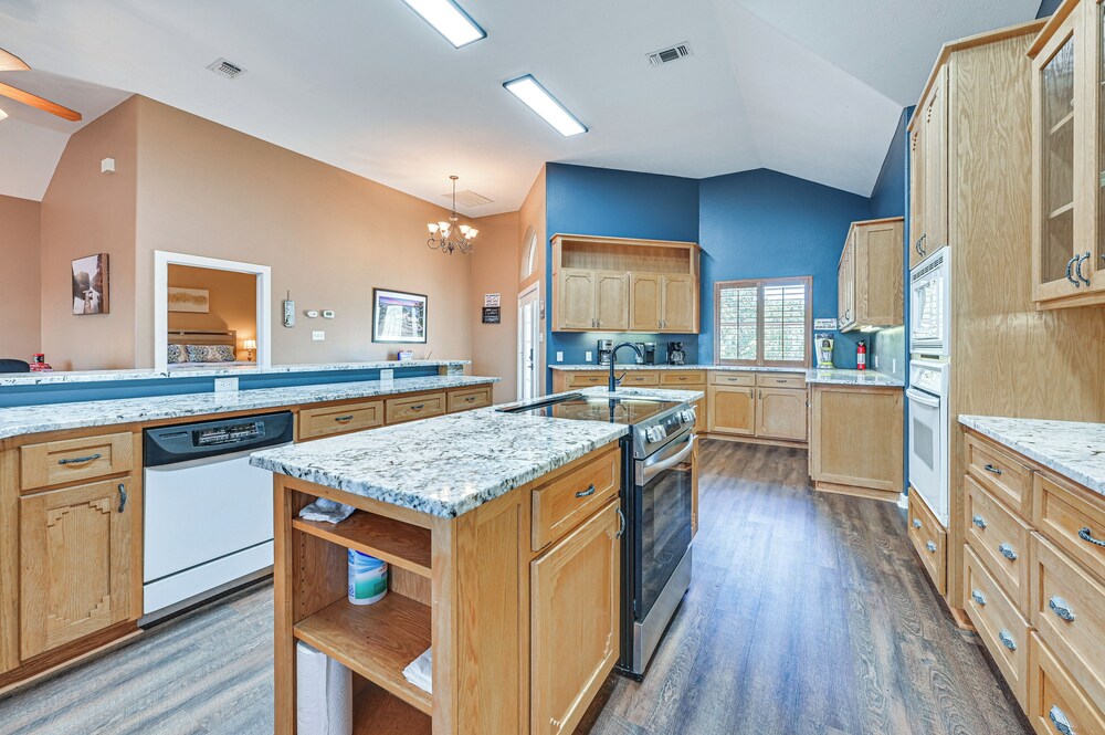 Boat Dock & Hot Tub: Waterfront Home in Milam!